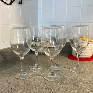 Elegant Clear Wine Glass Set